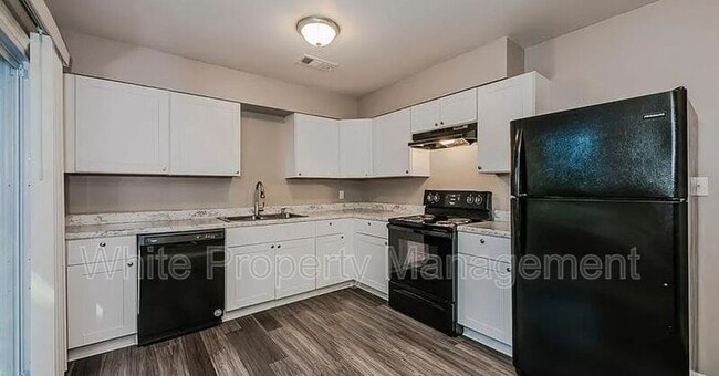Building Photo - 600 Camrose Dr