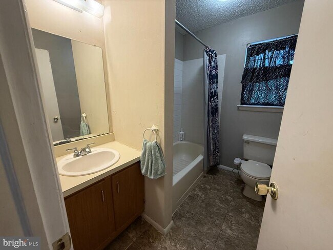 Building Photo - 187 Azalea Cir