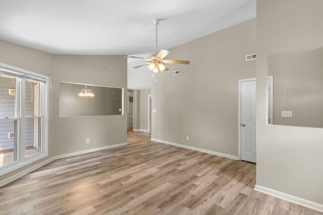 Building Photo - Cozy Timberwood Dr
