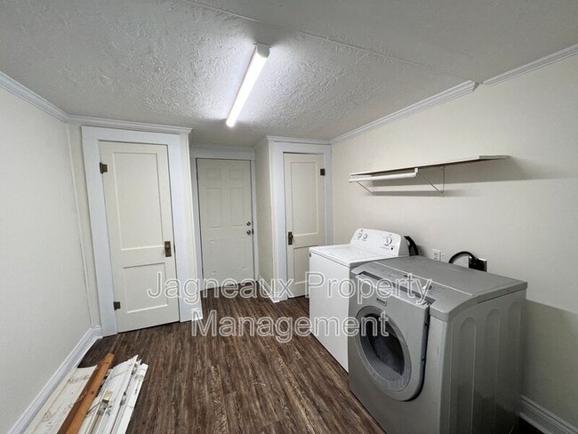 Building Photo - 315 E Thomas St