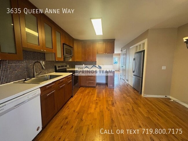 Building Photo - 3635 Queen Anne Way