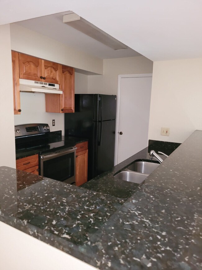 Building Photo - 3028 Parkway Blvd