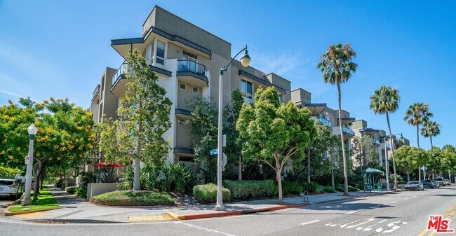 Building Photo - 13044 Pacific Promenade