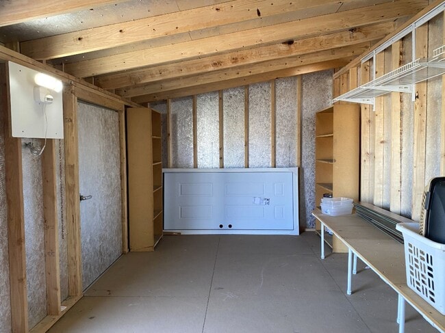 Building Photo - Single-Level Simplicity