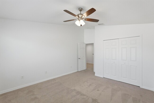 Building Photo - Bay Isle II