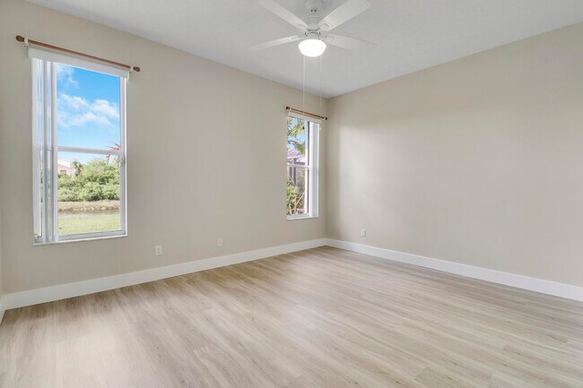 Building Photo - 726 SW Aruba Bay