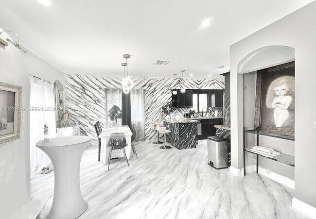 Building Photo - 1102 NW 26th St