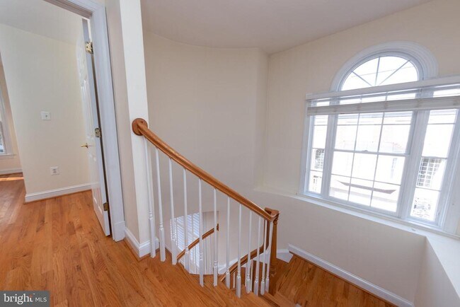 Building Photo - 1308 McLean Crest Ct