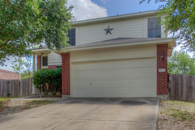 Primary Photo - Very clean 4 BR 2.5 Bath