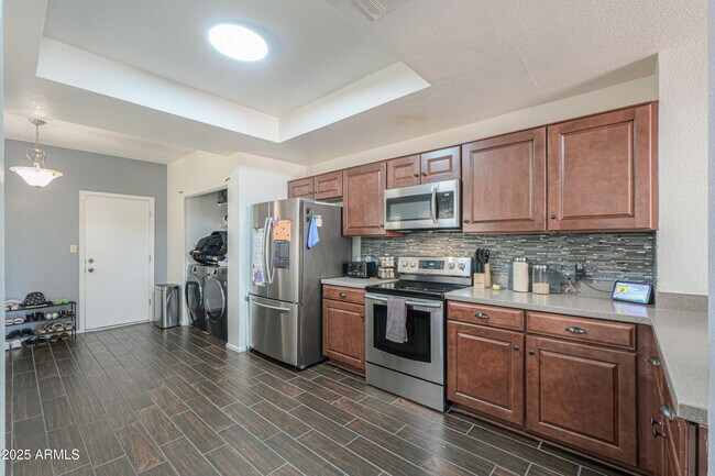 Building Photo - 6550 N 47th Ave