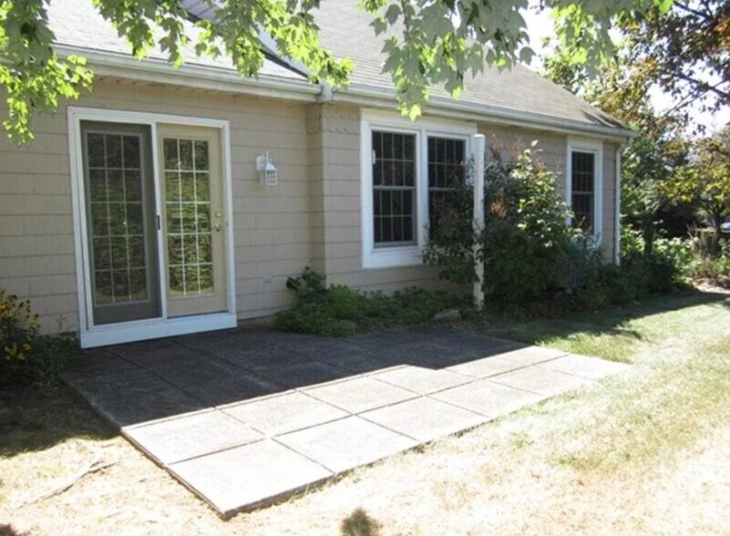 Backyard Patio - 213 Crescent Dr