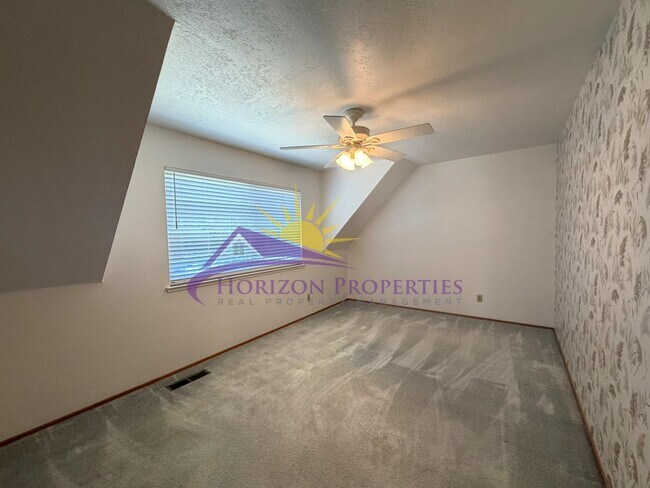 Building Photo - 3 Bed 2.5 Bath 2,027 sqft Fair Oaks Home with bonus office