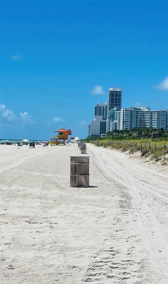 Building Photo - 7832 Collins Ave