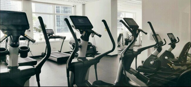 Building Photo - 1200 Brickell Bay Dr