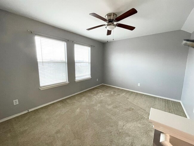 Building Photo - 6906 Woodridge Row Dr
