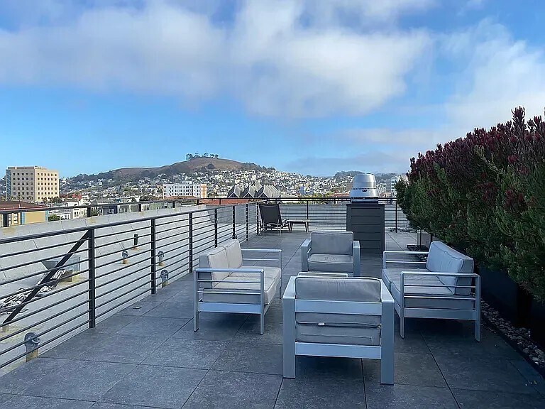 Roof Views - 1188 Valencia St