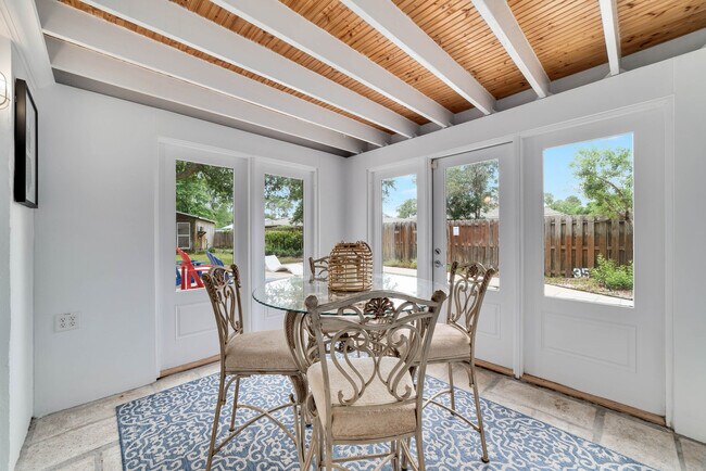 Building Photo - 2009 Wedgewood Cir