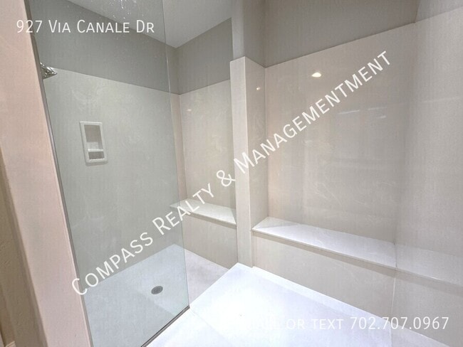 Building Photo - 927 Via Canale Dr