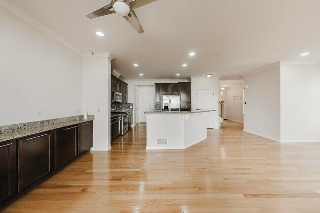 Building Photo - 2366 N Moseley Ct