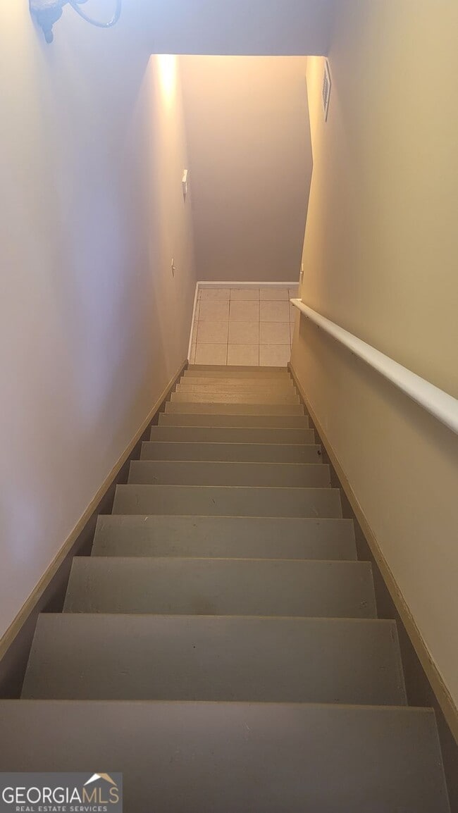 Building Photo - 5005 Johns Creek Ct
