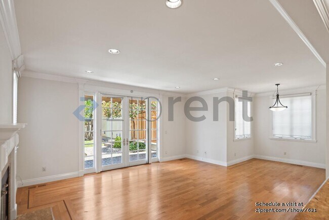 Building Photo - 1320 Drake Ave