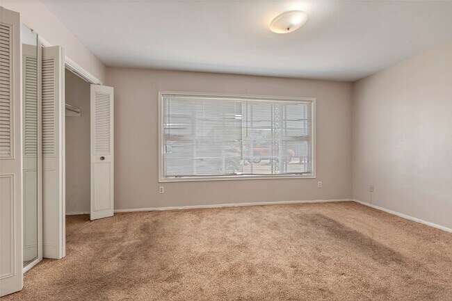 Building Photo - 7600 Burgoyne Rd