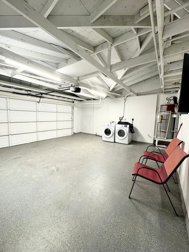 Building Photo - COMING SOON 3 bedroom 1.5 bathroom with amazing views of Morongo Valley