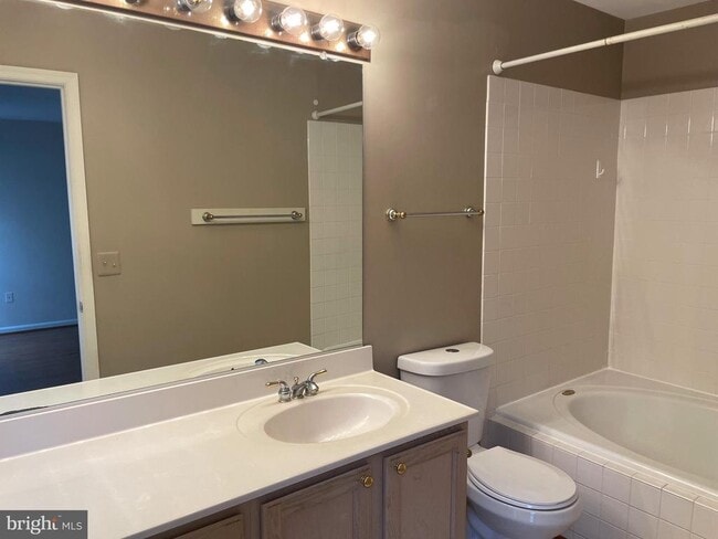 Building Photo - 2463 Clover Field Cir