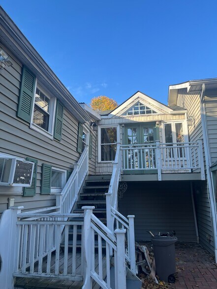 Building Photo - 289 White Bridge Rd