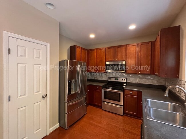 Building Photo - 912 Spring Meadow Dr