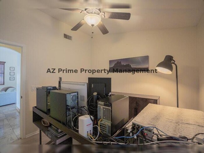 Building Photo - 5039 E Lucia Dr