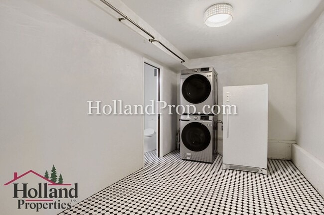 Building Photo - 3 Bedroom home in Aloha