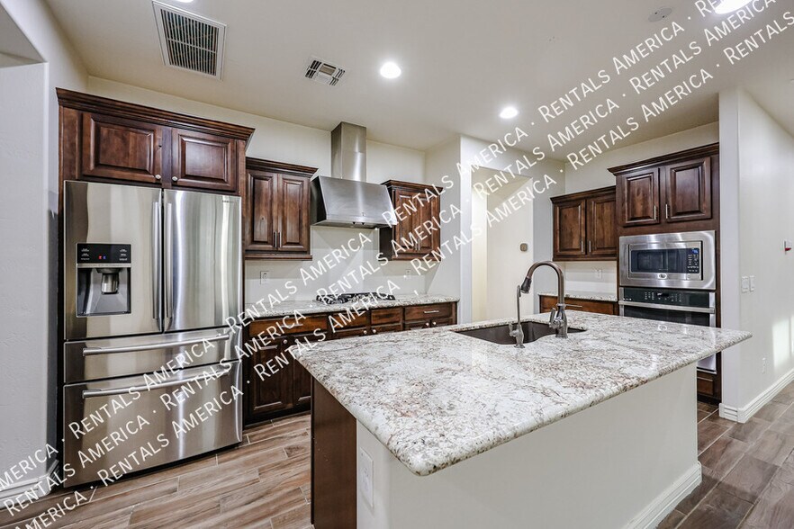 Building Photo - 2616 W Perola Dr