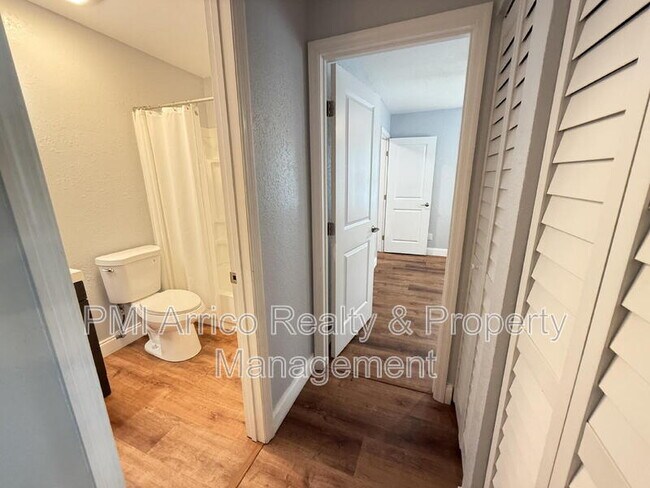 Building Photo - 2809 Marconi St