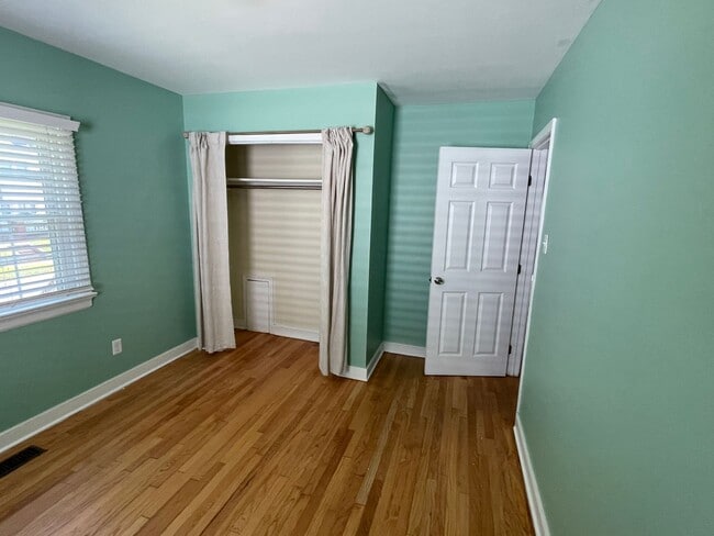 Building Photo - NOW AVAILABLE -  3 Bedroom, 1 Bath Home Ne...