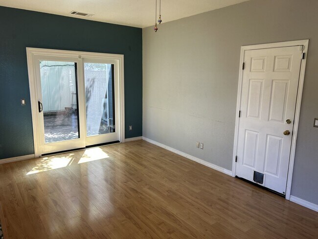 Building Photo - Beautiful East Petaluma 3 Bedroom, 2.5 Bath Home