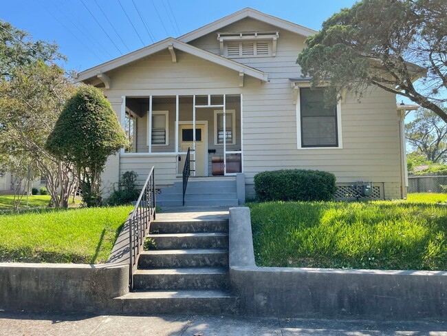 Building Photo - 4 Bed 2 Bath Rental