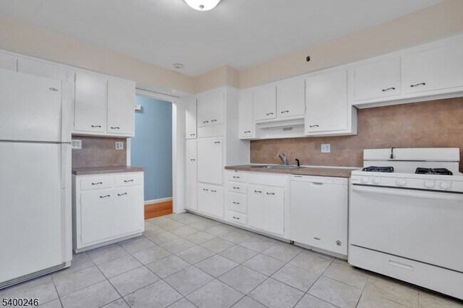 Building Photo - 726 Gates Terrace