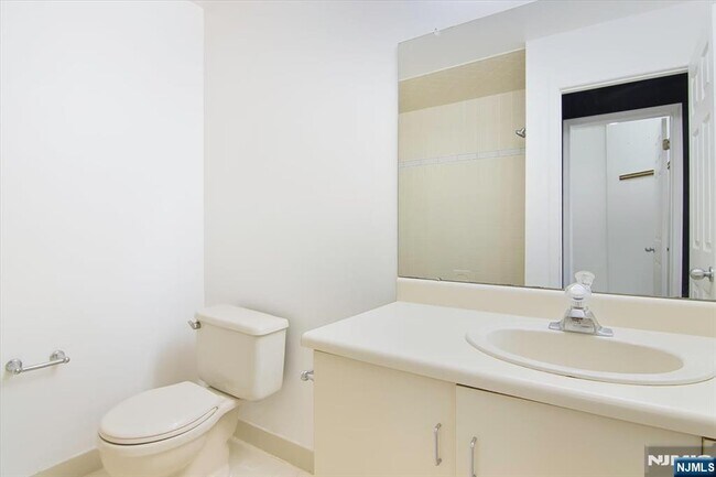 Building Photo - 1125 Hyde Park Ct