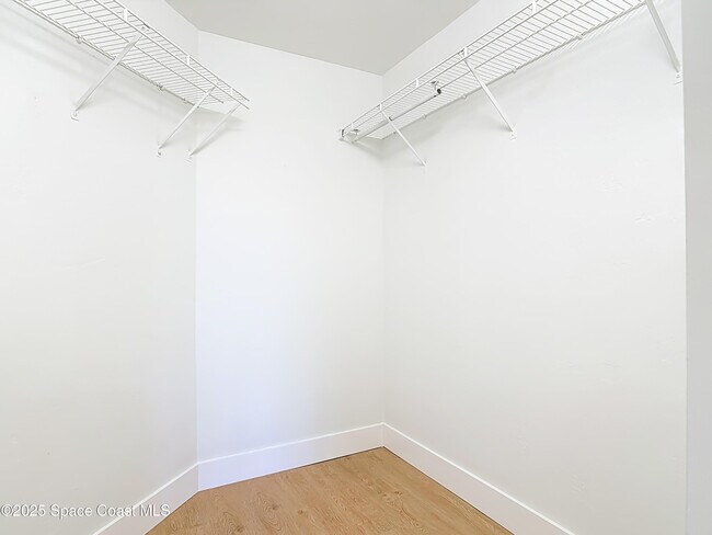 Building Photo - 1184 Athlone Way