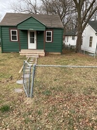 Building Photo - 2 bedroom/1 bath house for rent