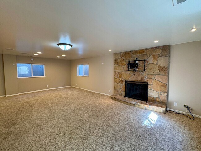 Building Photo - 1453 E Vintry Cir