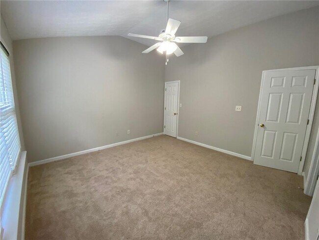 Building Photo - 677 Kenridge Dr