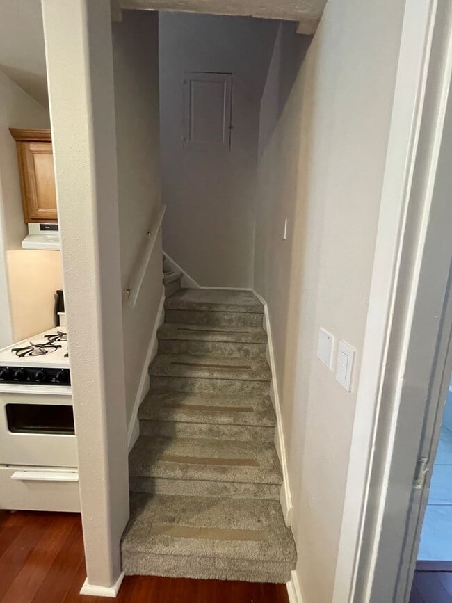 Building Photo - Adorable bungalow with large private yard