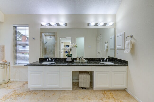 Building Photo - 2327 Centerbrook Ln