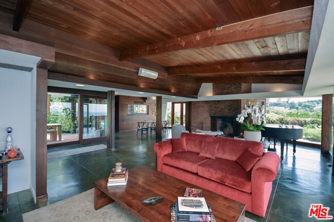 Building Photo - 1450 Davies Dr