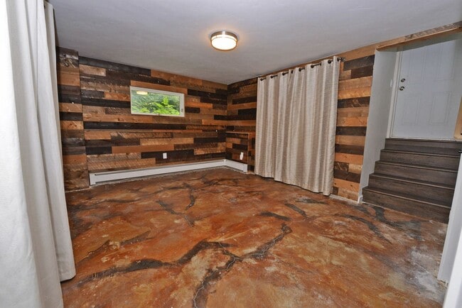 Building Photo - 1090 Walnut Circle
