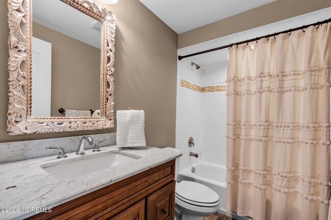 Building Photo - 510 Lareine Ave