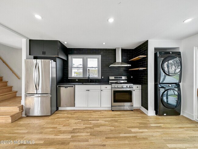 Building Photo - 543 Springdale Ave