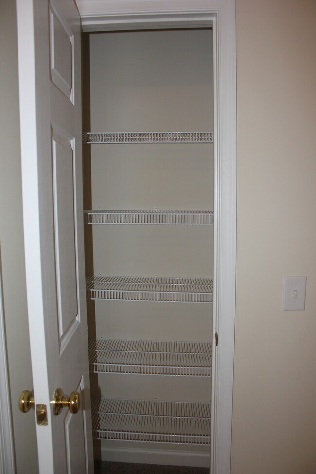 Building Photo - 3 Bedroom, 2.5 Bath Townhouse for Rent